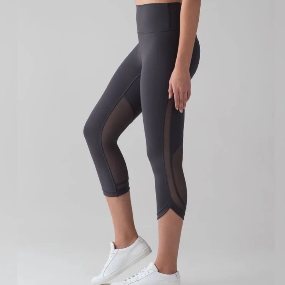 Lululemon Revitalize Crop (21") - Blue Tied